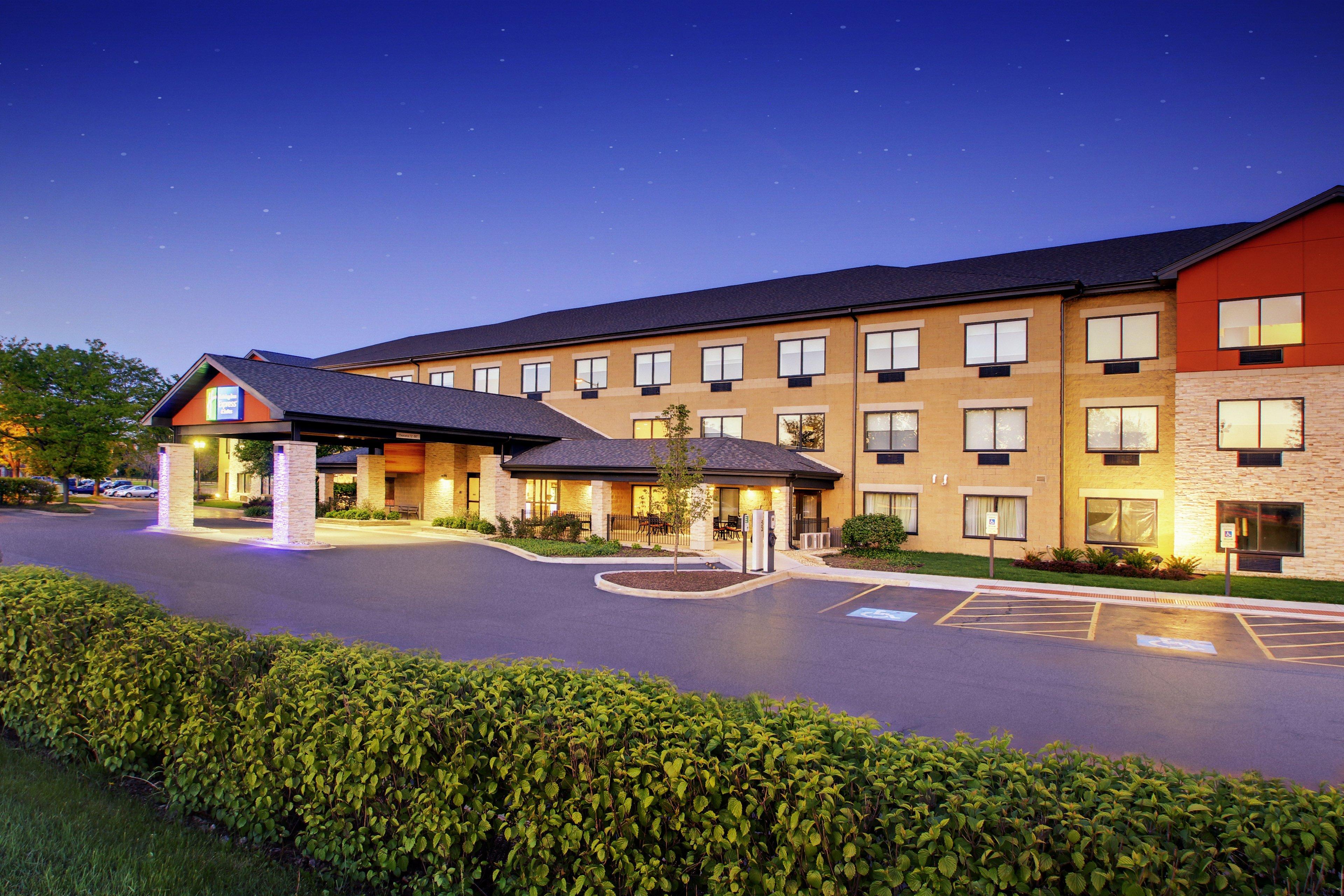 Holiday Inn Express & Suites Aurora - Naperville By Ihg Exteriör bild